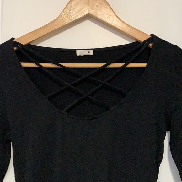 Criss cross V-neck bodysuit - Picture 2 of 2